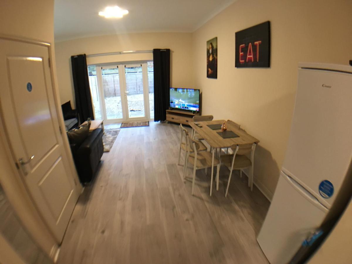 Very Large House, 6 Beds, 4 Bedrooms, 3 Bathrooms, 5 Smart Tv'S & Van Parking 보스턴 외부 사진