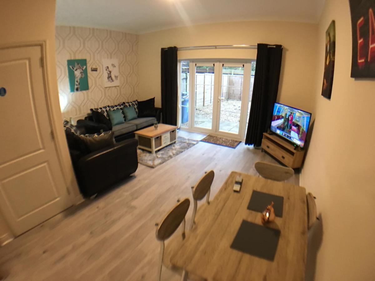 Very Large House, 6 Beds, 4 Bedrooms, 3 Bathrooms, 5 Smart Tv'S & Van Parking 보스턴 외부 사진