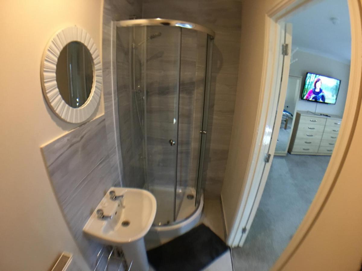 Very Large House, 6 Beds, 4 Bedrooms, 3 Bathrooms, 5 Smart Tv'S & Van Parking 보스턴 외부 사진